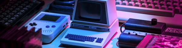 《深空征服》星际锦标赛 - 宇宙舰队在星图前对峙